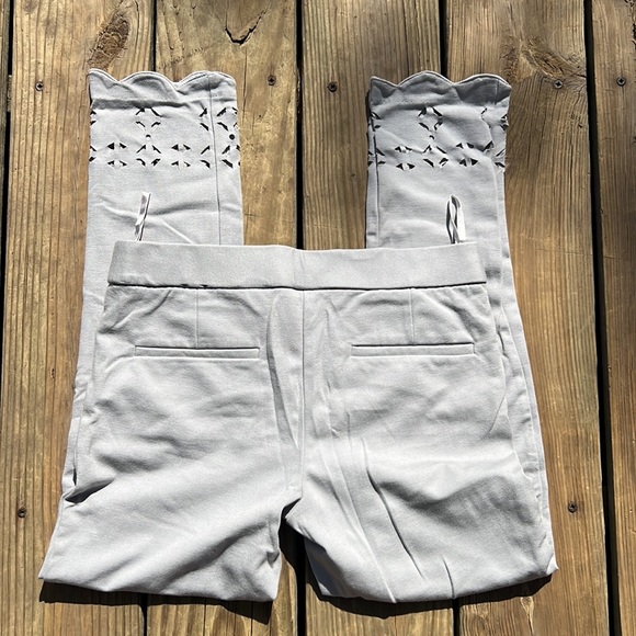 Gray scalloped capris - Picture 4 of 7